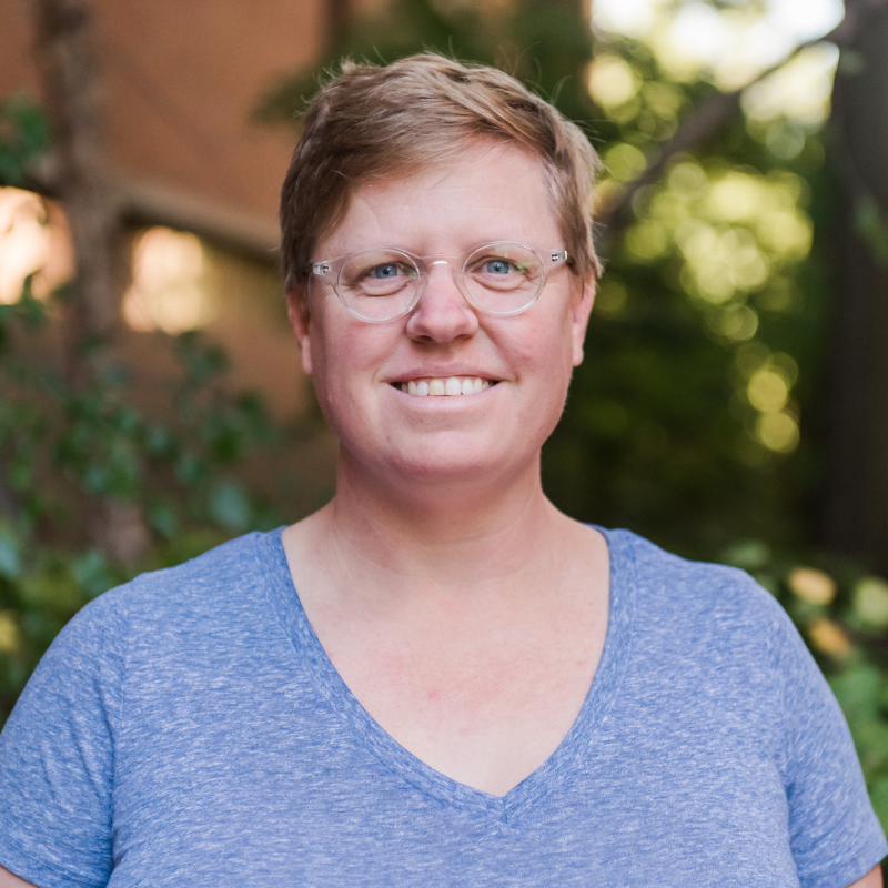 Lisa Snowden Headshot